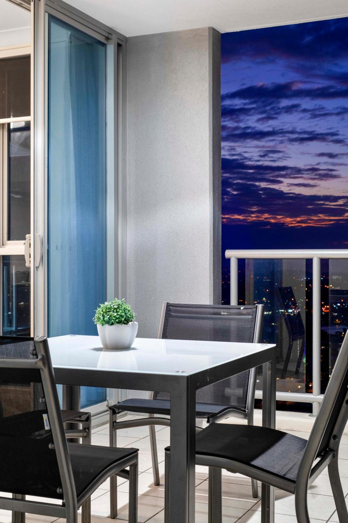 Chevron Renaissance - Self Contained & Privately Managed Apartments Gold Coast Ngoại thất bức ảnh