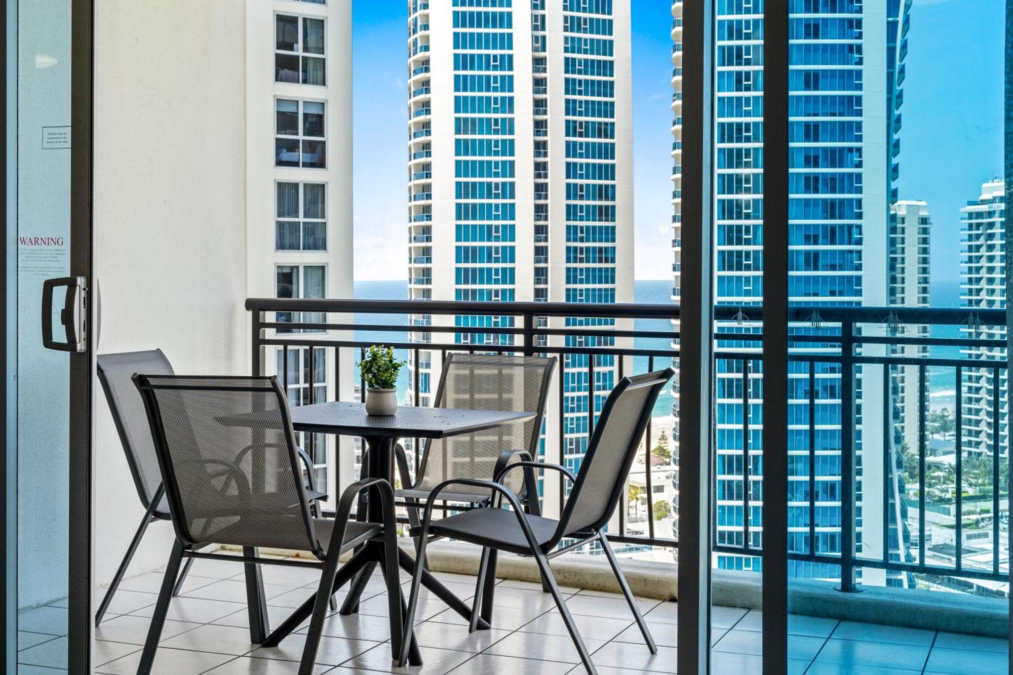 Chevron Renaissance - Self Contained & Privately Managed Apartments Gold Coast Ngoại thất bức ảnh